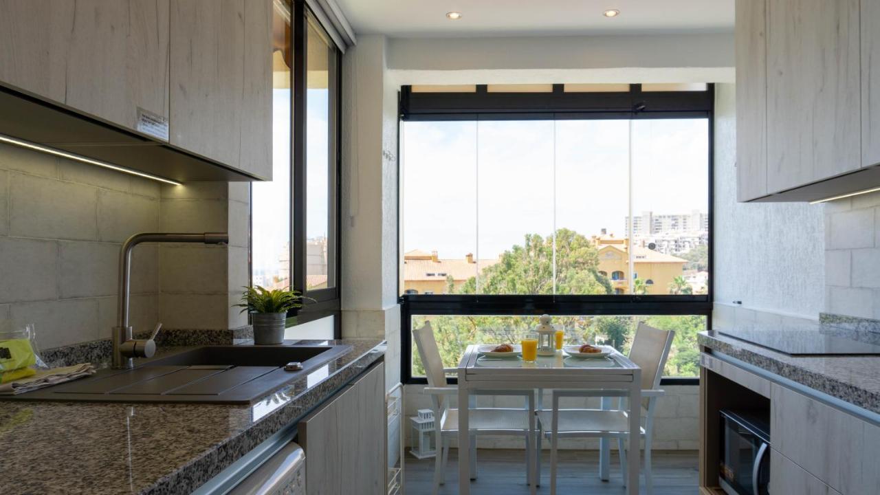 Apartment Aloha Playa Malaga เบนัลมาเดนา ภายนอก รูปภาพ