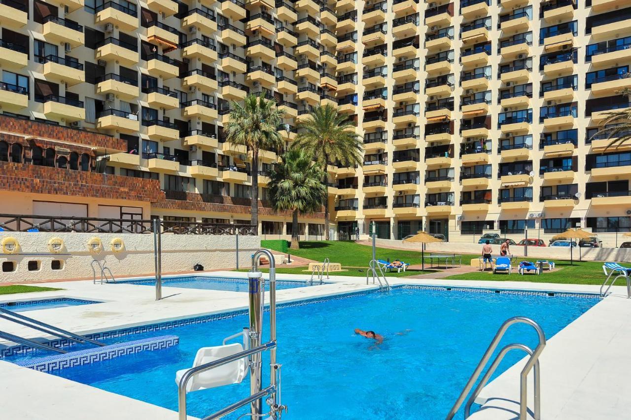 Apartment Aloha Playa Malaga เบนัลมาเดนา ภายนอก รูปภาพ