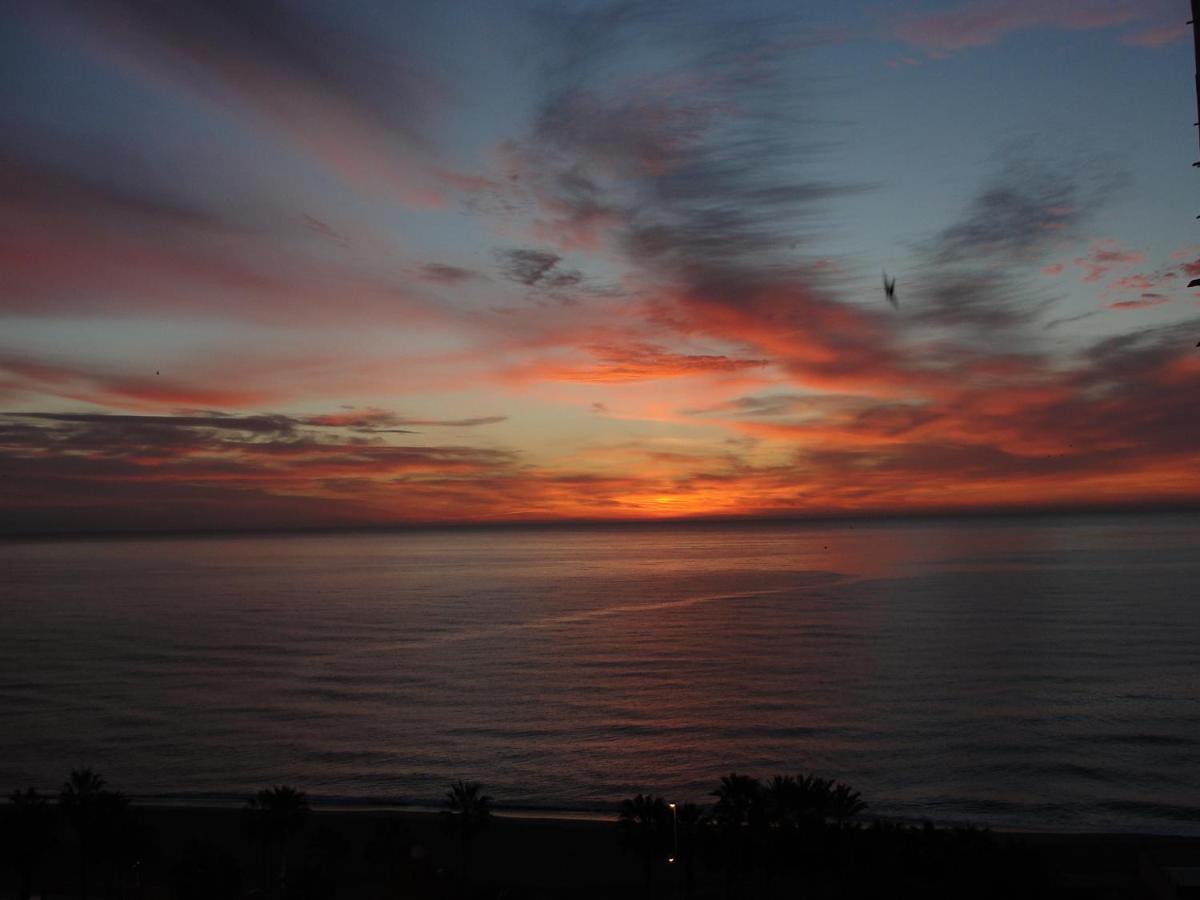 Apartment Aloha Playa Malaga เบนัลมาเดนา ภายนอก รูปภาพ