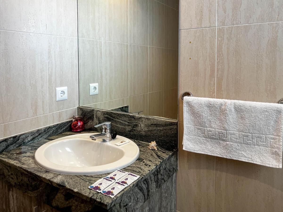 Apartment Aloha Playa Malaga เบนัลมาเดนา ภายนอก รูปภาพ